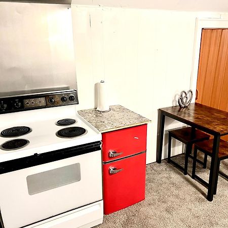 Two Bedroom Villa Studio With Fireplace & Living Room Детройт Экстерьер фото