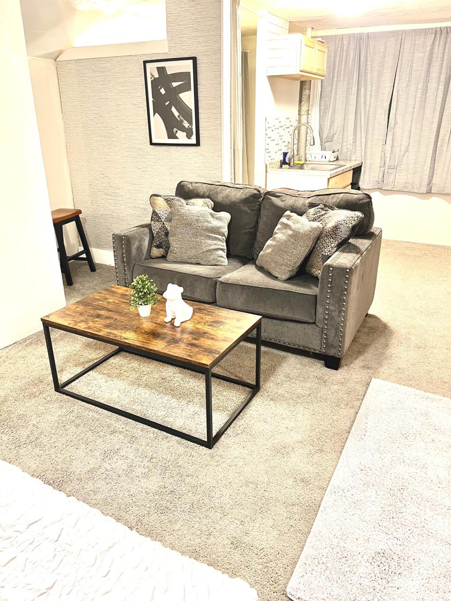 Two Bedroom Villa Studio With Fireplace & Living Room Детройт Экстерьер фото