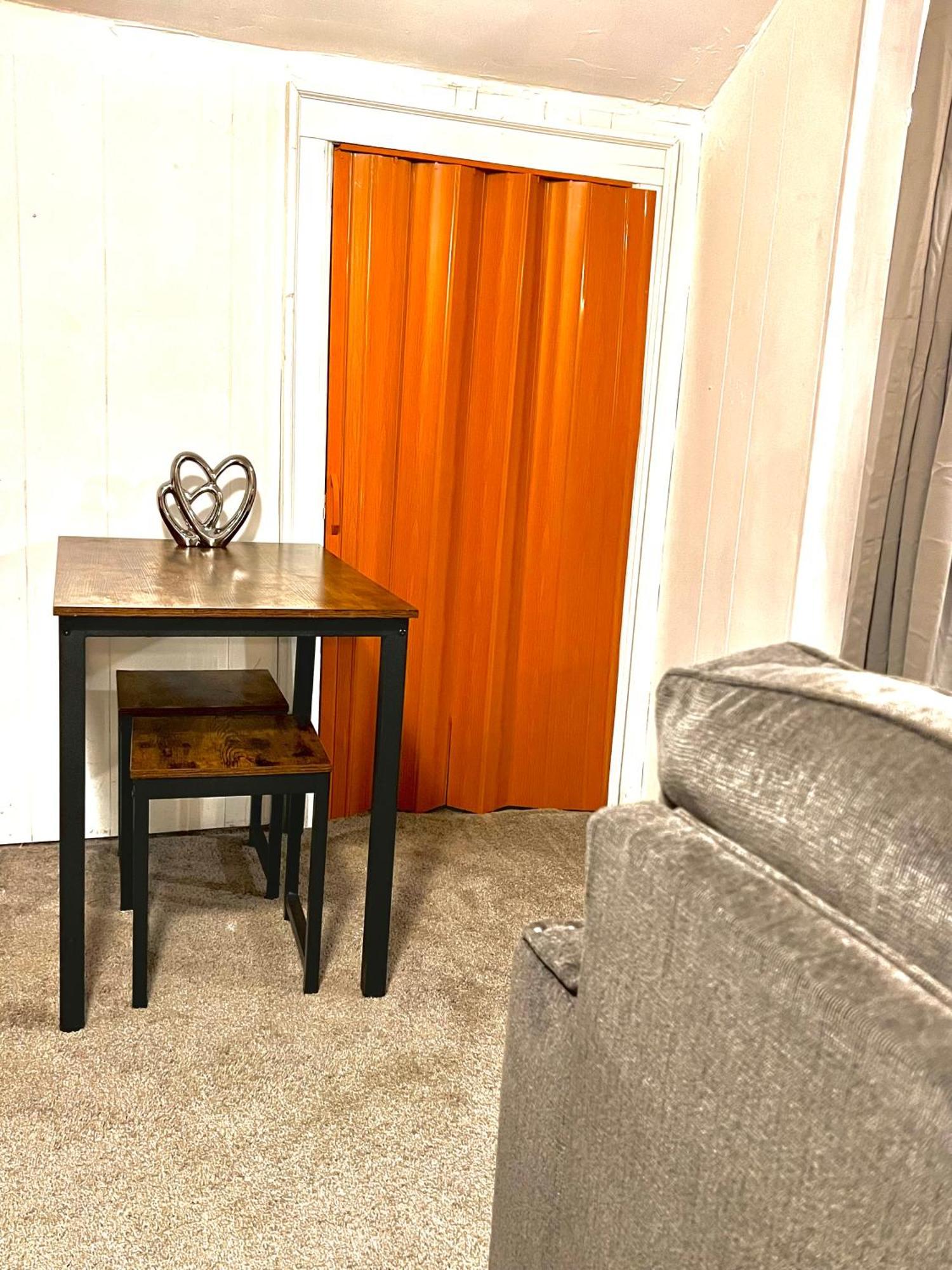 Two Bedroom Villa Studio With Fireplace & Living Room Детройт Экстерьер фото